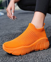 Orangefarbene Plateau-Sportschuhe aus elastischem Stoff für Damen